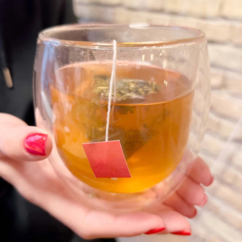 スリムボディ、引き締め、健康的な女性のためのボディシェイプ緑茶